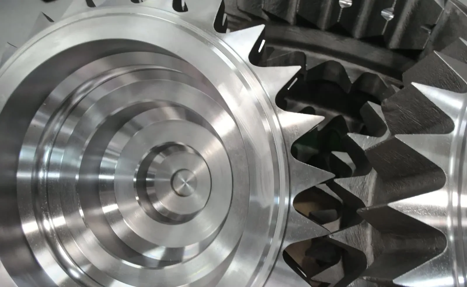 Machined spiral bevel gears, polished and raw cast